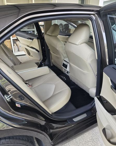 รถ Toyota Camry 2.5 Hybrid Premium สี เทา