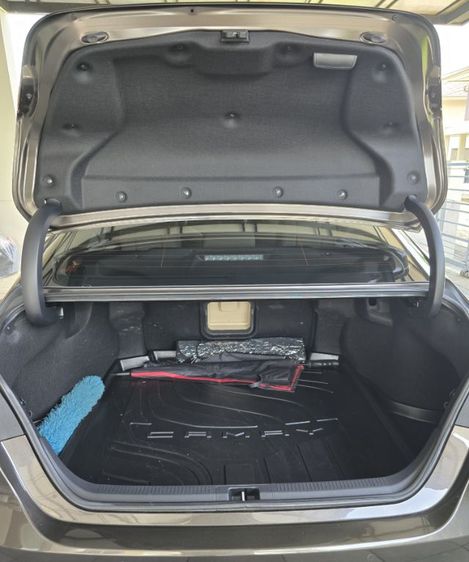 Toyota Camry 2019 2.5 Hybrid Premium Sedan ไฮบริด ไม่ติดแก๊ส เกียร์อัตโนมัติ เทา รูปที่ 2