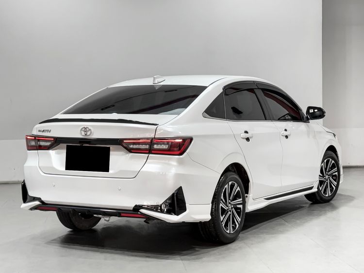 Toyota Yaris ATIV 2023 1.2 Premium Luxury Sedan เบนซิน เกียร์อัตโนมัติ ขาว รูปที่ 4