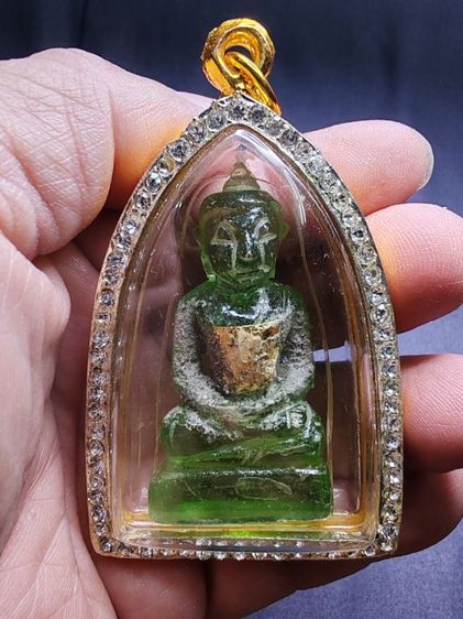 พระแก้วกรุฮอด​ หินจุยเจียสีเขียวพร้อมกรอบอย่างดี​ ขนาด​ 2.5​ X​ 5​ ซ.ม.