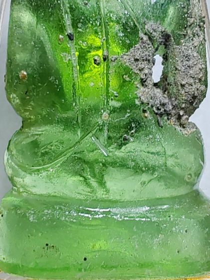 พระแก้วกรุฮอด​ หินจุยเจียสีเขียวพร้อมกรอบอย่างดี​ ขนาด​ 2.5​ X​ 5​ ซ.ม. รูปที่ 7