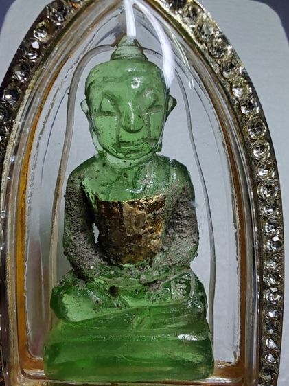 พระแก้วกรุฮอด​ หินจุยเจียสีเขียวพร้อมกรอบอย่างดี​ ขนาด​ 2.5​ X​ 5​ ซ.ม. รูปที่ 3
