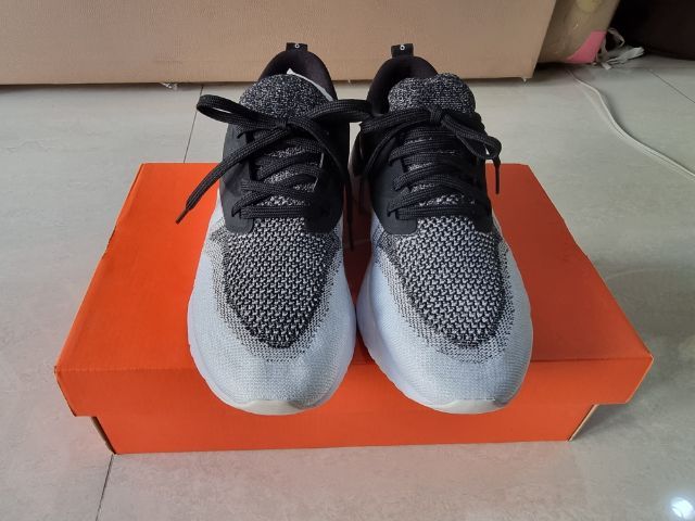 Nike Odyssey React 2 Flyknit Black White W รูปที่ 5