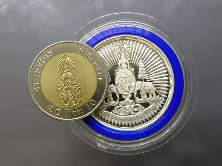 เหรียญตราสัญลักษณ์ กาญจนาภิเษก สองหน้า เนื้อเงินบริสุทธิ์ 99.9  ขนาด 3.2 ซม. การบินไทยจัดสร้าง ปี2539 รูปที่ 6