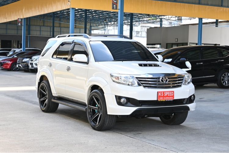 Toyota Fortuner 2014 3.0 V Utility-car ดีเซล ไม่ติดแก๊ส เกียร์อัตโนมัติ ขาว รูปที่ 3
