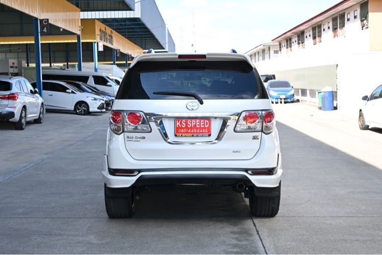 Toyota Fortuner 2014 3.0 V Utility-car ดีเซล ไม่ติดแก๊ส เกียร์อัตโนมัติ ขาว รูปที่ 4