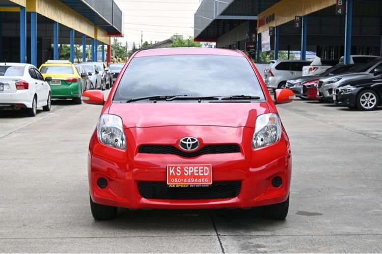 รถ Toyota Yaris 1.5 E สี แดง