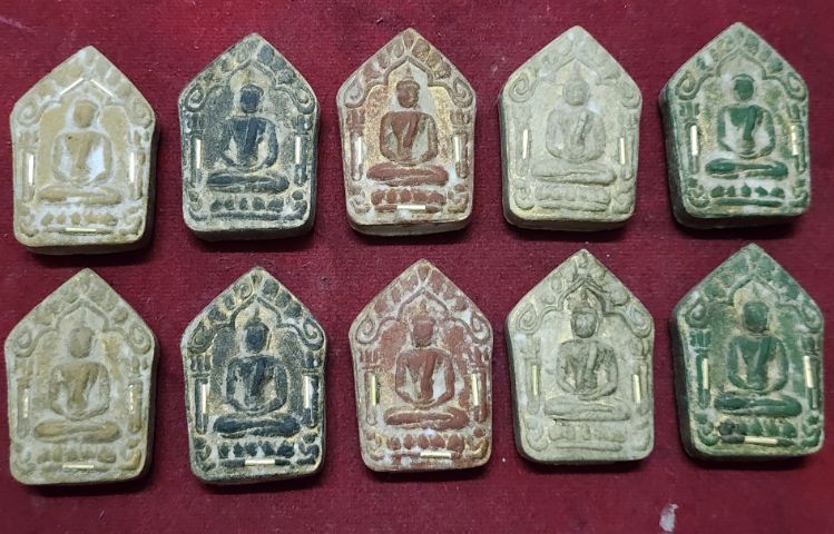 พระขุนแผนหลวงปู่ทิม หลังฝังสมเด็จวัดระฆัง พ.ศ.2409 ปี15 10 องค์  รูปที่ 2