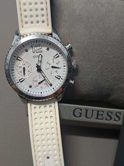 นาฬิกาGuess Marina W1025L1 ตัวเรือนทำจาก Stainless Steel หน้าปัดสีครีม คุณสมบัตินาฬิกา ประกอบด้วยฟังก์ชั่นวันที่, สัปดาห์ กันน้ำได้ลึก50เมตร รูปที่ 2