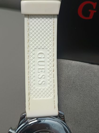 นาฬิกาGuess Marina W1025L1 ตัวเรือนทำจาก Stainless Steel หน้าปัดสีครีม คุณสมบัตินาฬิกา ประกอบด้วยฟังก์ชั่นวันที่, สัปดาห์ กันน้ำได้ลึก50เมตร รูปที่ 4
