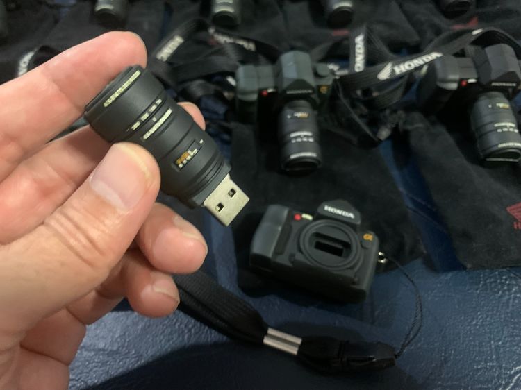 📌📌 💯 ขาย เหมา 9 ชุด USB Flash Drive 2 GB รูปกล้องถ่ายรูป โลโก้ Honda ของใหม่ รูปที่ 10