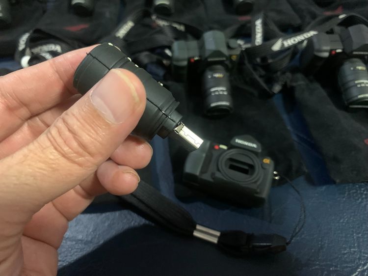 📌📌 💯 ขาย เหมา 9 ชุด USB Flash Drive 2 GB รูปกล้องถ่ายรูป โลโก้ Honda ของใหม่ รูปที่ 11