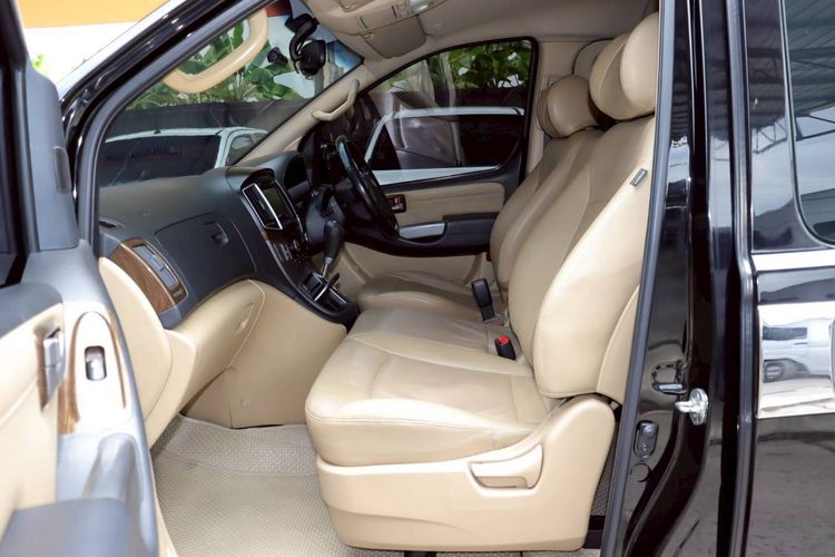 Hyundai H-1  2019 2.5 Deluxe Utility-car ดีเซล ไม่ติดแก๊ส เกียร์อัตโนมัติ ดำ รูปที่ 4