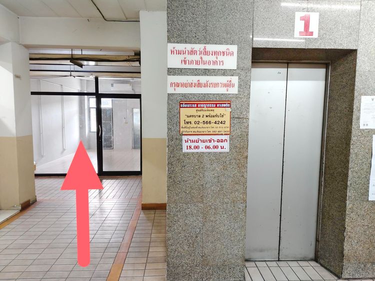 ให้เช่า ห้องกระจกติดแอร์4400ต่อเดือน อยู่ชั้น1 คอนโดถนอมมิตรพาร์ค รูปที่ 2