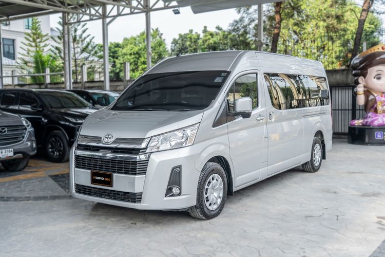 รถ Toyota Commuter 2.8 สี เทา
