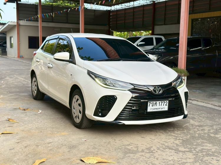 รถ Toyota Yaris 1.2 Entry สี ขาว