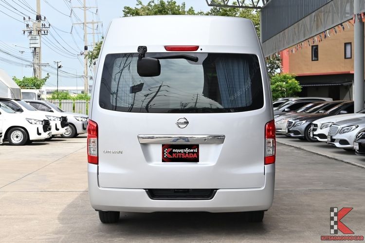 Nissan Urvan 2021 2.5 NV350 Van ดีเซล ไม่ติดแก๊ส เกียร์ธรรมดา บรอนซ์เงิน รูปที่ 4