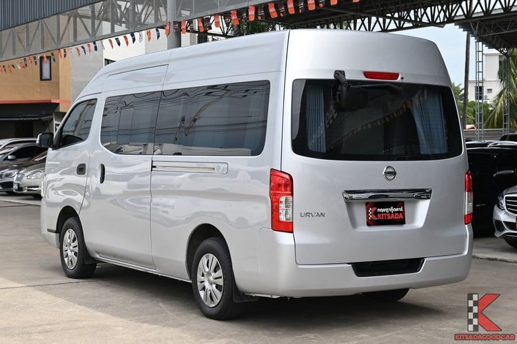 Nissan Urvan 2021 2.5 NV350 Van ดีเซล ไม่ติดแก๊ส เกียร์ธรรมดา บรอนซ์เงิน รูปที่ 3