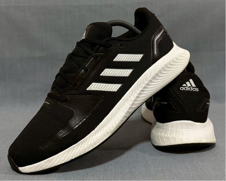 Adidas Size42.5 ส่งฟรี