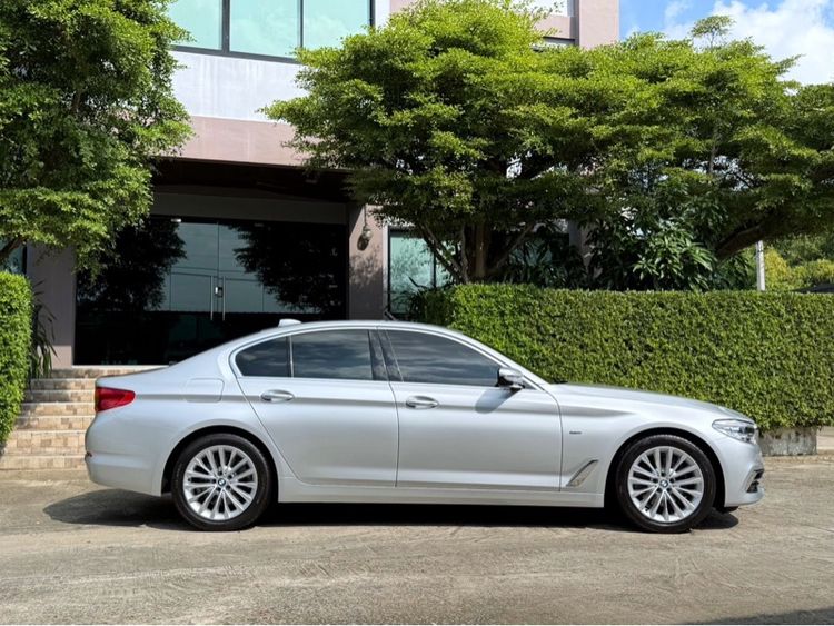 BMW Series 5 2018 520d Sedan ดีเซล ไม่ติดแก๊ส เกียร์อัตโนมัติ บรอนซ์เงิน รูปที่ 2