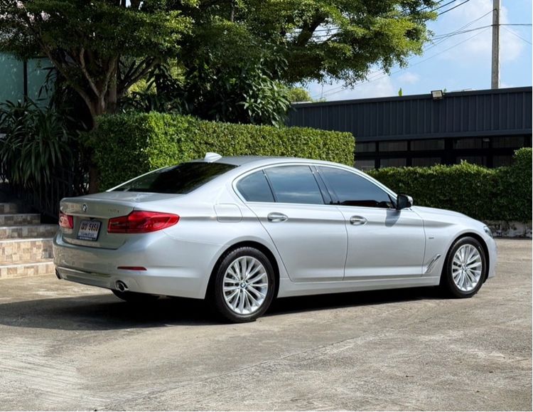 BMW Series 5 2018 520d Sedan ดีเซล ไม่ติดแก๊ส เกียร์อัตโนมัติ บรอนซ์เงิน รูปที่ 3
