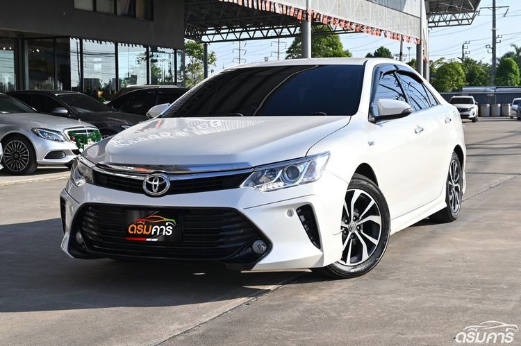 รถ Toyota Camry 2.0 G Extremo สี ขาว