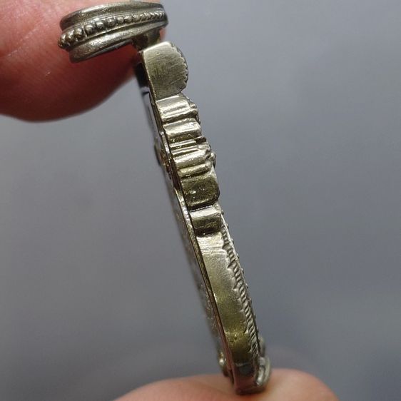 เหรียญเสมาฉลุลายยกองค์ พระพุทธโสธร รุ่นมหามงคลย้อนยุค เนื้อทองขาวรมดำโบราณ วัดโสธรวรารามวรวิหาร ปี2555 พร้อมกล่องเดิม รูปที่ 7