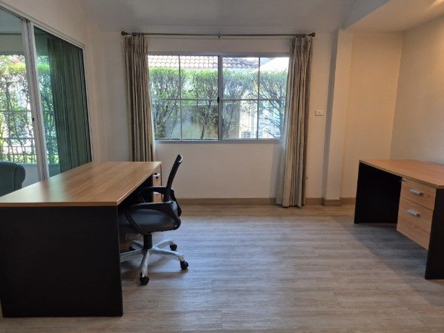 Land and Houses ตกแต่งครบ 2010 ใช่ House for Sale รูปที่ 4