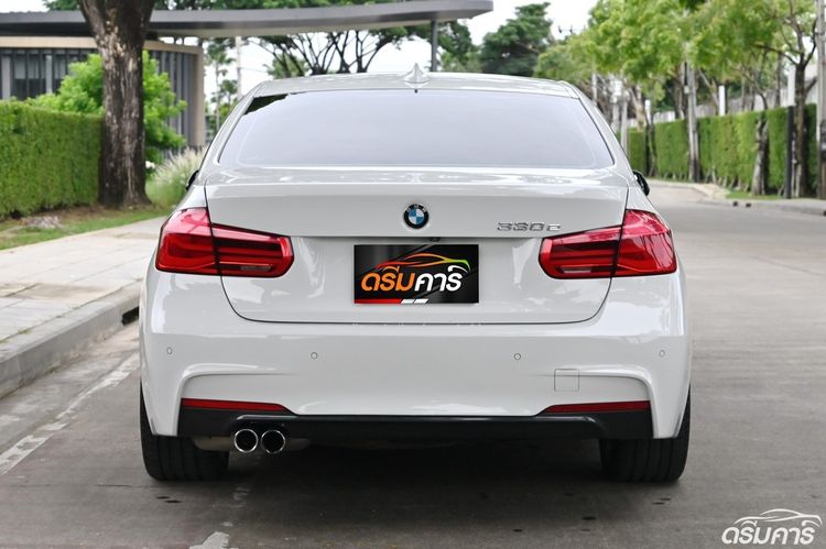 BMW Series 3 2018 330e Sedan ปลั๊กอินไฮบริด (PHEV) ไม่ติดแก๊ส เกียร์อัตโนมัติ ขาว รูปที่ 4