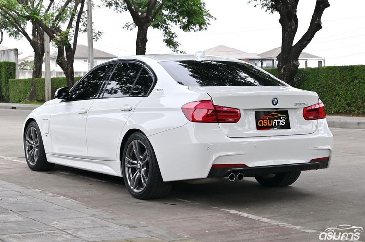 BMW Series 3 2018 330e Sedan ปลั๊กอินไฮบริด (PHEV) ไม่ติดแก๊ส เกียร์อัตโนมัติ ขาว รูปที่ 3