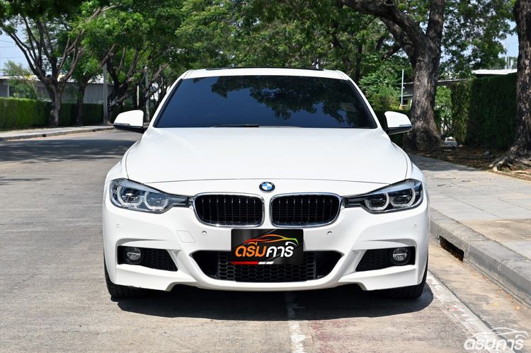 BMW Series 3 2019 330e Sedan ปลั๊กอินไฮบริด (PHEV) ไม่ติดแก๊ส เกียร์อัตโนมัติ ขาว รูปที่ 2