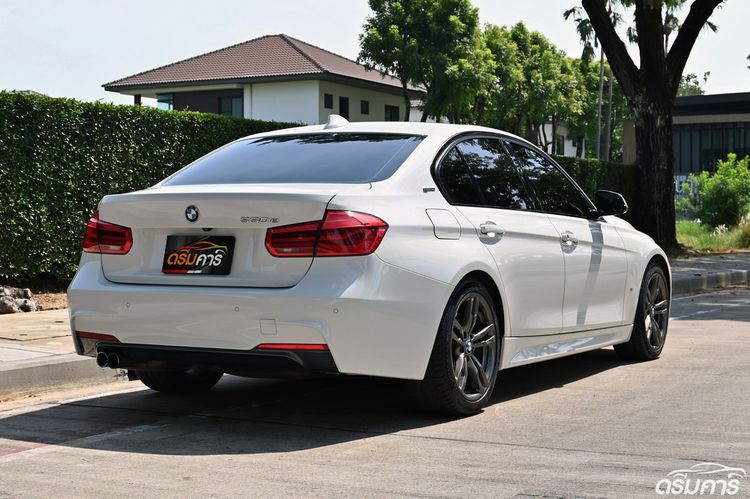BMW Series 3 2019 330e Sedan ปลั๊กอินไฮบริด (PHEV) ไม่ติดแก๊ส เกียร์อัตโนมัติ ขาว รูปที่ 3