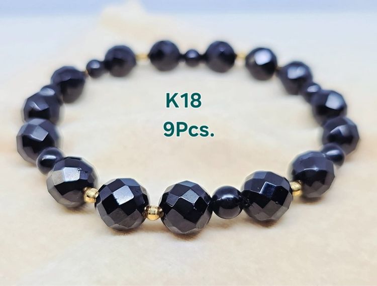 สร้อยข้อมือหินแท้แบล็คออนิค🖤ร้อยคั่นเม็ดทองเจียรเหลี่ยม K18 💛รวม 9เม็ด