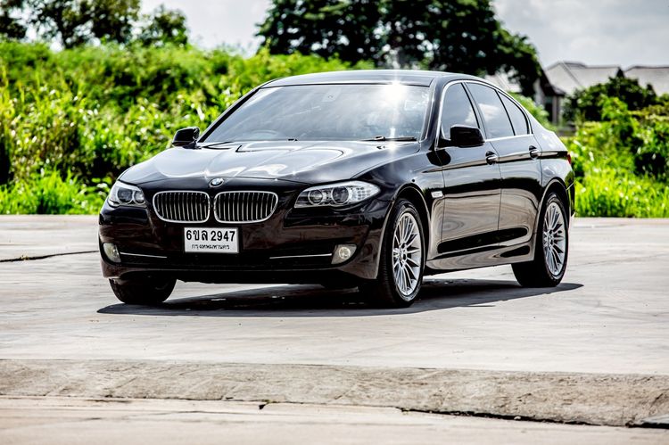 รถ BMW Series 5 523i สี ดำ