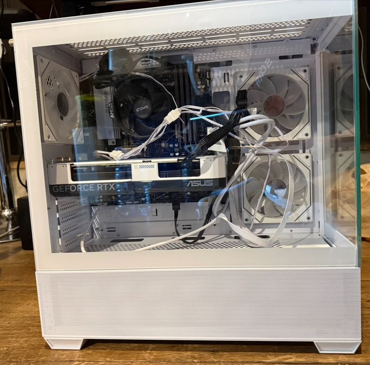 คอมประกอบสำหรับทำงาน เล่นเกมส์ จบในตัว