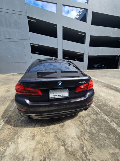 BMW Series 5 2019 530e Sedan ไฮบริด ไม่ติดแก๊ส เกียร์อัตโนมัติ เทา รูปที่ 3