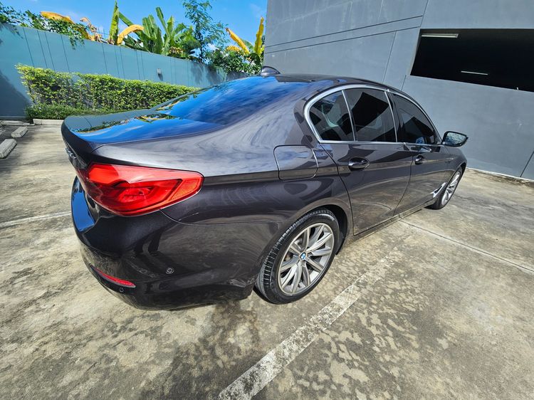 BMW Series 5 2019 530e Sedan ไฮบริด ไม่ติดแก๊ส เกียร์อัตโนมัติ เทา รูปที่ 4