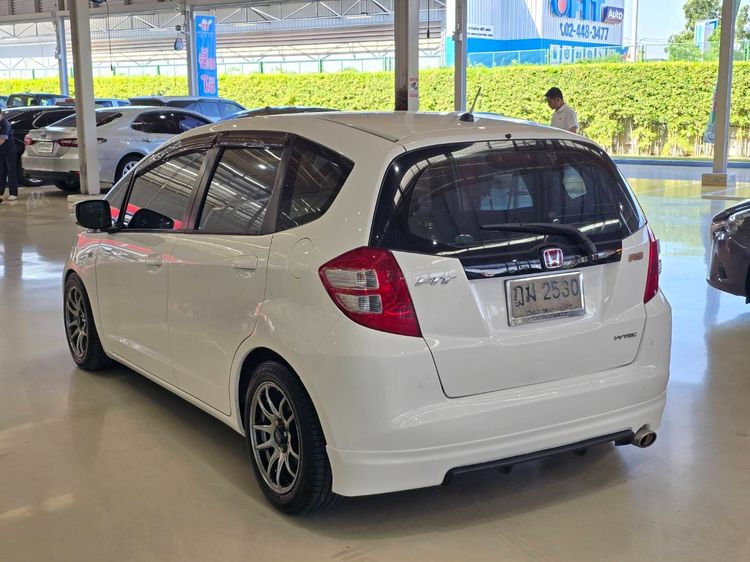 Honda Jazz 2010 1.5 V Sedan เบนซิน ไม่ติดแก๊ส เกียร์อัตโนมัติ ขาว รูปที่ 4
