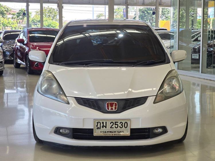 Honda Jazz 2010 1.5 V Sedan เบนซิน ไม่ติดแก๊ส เกียร์อัตโนมัติ ขาว รูปที่ 2