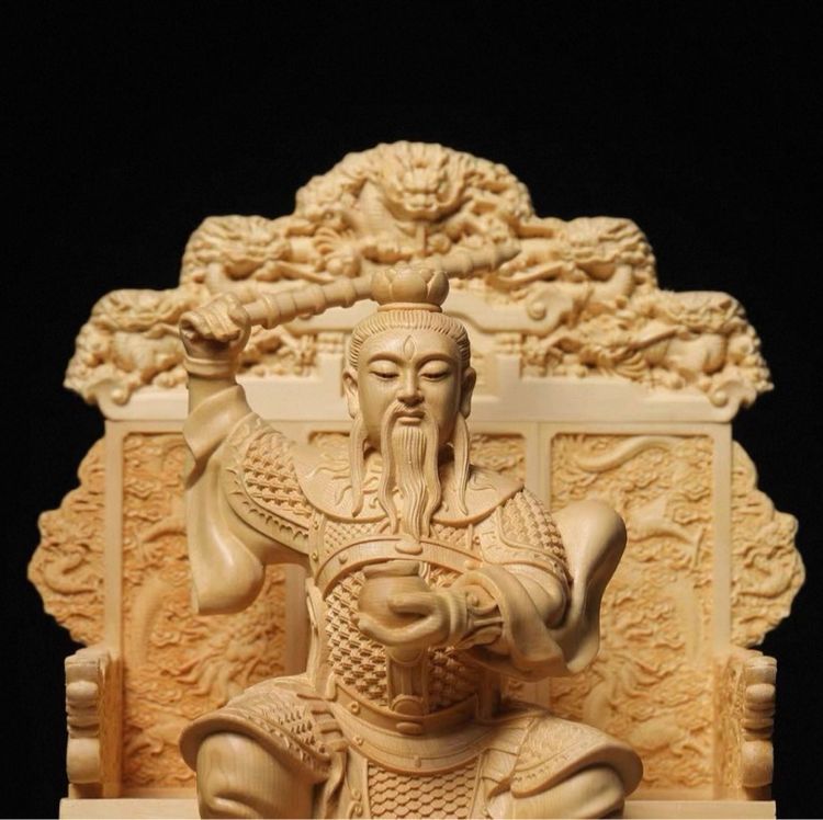 ✨รูปปั้นไม้แกะสลักนี้คือเทพเจ้ากวนอูปางนั่งบัลลังก์  รูปที่ 3