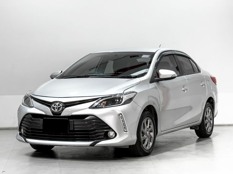 รถ Toyota Vios 1.5 Mid สี บรอนซ์เงิน