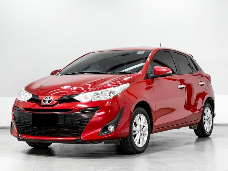 รถ Toyota Yaris 1.2 E สี แดง