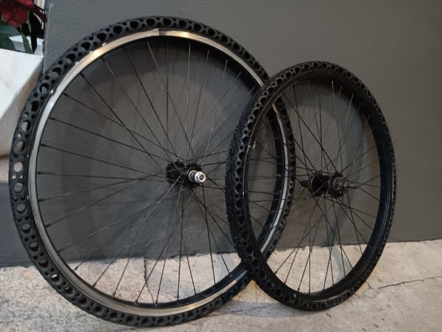 ล้อbmx24ยางตันล้อหน้าและล้อหลังครับไม่ต้องเติมลมครับใส่แล้วใช้ได้เลยครับ รูปที่ 3