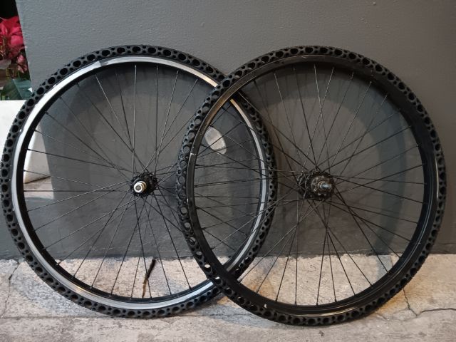 ล้อbmx24ยางตันล้อหน้าและล้อหลังครับไม่ต้องเติมลมครับใส่แล้วใช้ได้เลยครับ รูปที่ 2