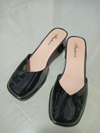 รองเท้าผู้หญิง เบอร์ 36 สูง 1.5 นิ้ว