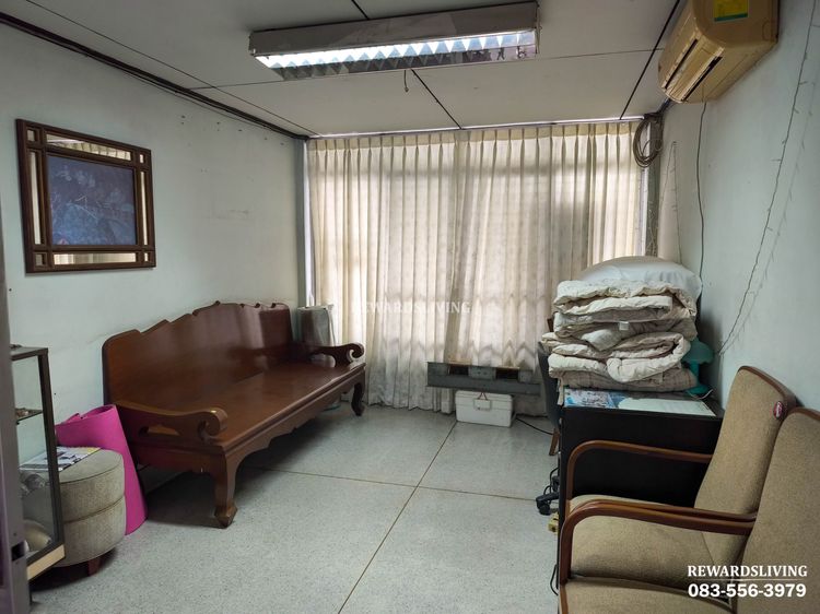 มีบางส่วน สร้างเสร็จก่อน 2010 ขายทาวน์โฮม 3 ชั้น พร้อมดาดฟ้า ใกล้ MRT พระราม 9 เพียง 800 ม. ทำเลอโศก–ดินแดง–รัชดา Urban Townhome ในโซน CBD กรุงเทพฯ รูปที่ 4