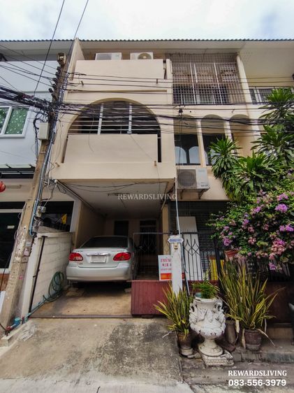 มีบางส่วน สร้างเสร็จก่อน 2010 ขายทาวน์โฮม 3 ชั้น พร้อมดาดฟ้า ใกล้ MRT พระราม 9 เพียง 800 ม. ทำเลอโศก–ดินแดง–รัชดา Urban Townhome ในโซน CBD กรุงเทพฯ รูปที่ 2