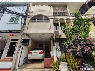 ขายทาวน์โฮม 3 ชั้น พร้อมดาดฟ้า ใกล้ MRT พระราม 9 เพียง 800 ม. ทำเลอโศก–ดินแดง–รัชดา Urban Townhome ในโซน CBD กรุงเทพฯ