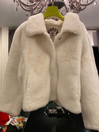 ชาแนล เสื้อขนกระต่าย สภาพใหม่เอี่ยม 