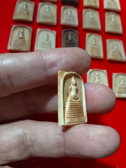 สมเด็จเนื้อแท้ธรรมชาติลายชัดแกะมือ รูปที่ 12